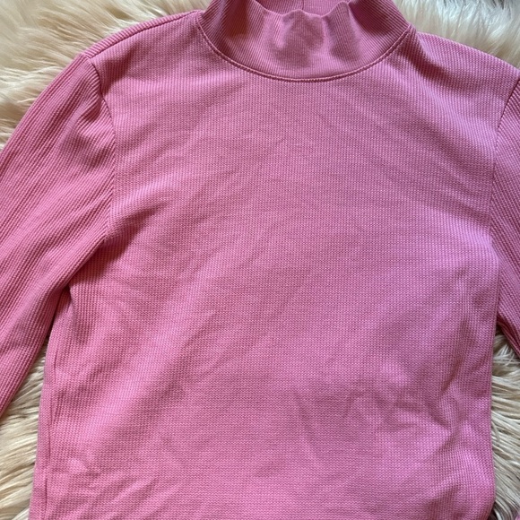 AMERICAN EAGLE Long Sleeve Cropped Hey Baby Mock Neck Tee In Pink - Picture 6 of 6